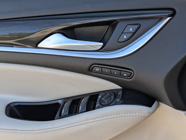Used 2018 Buick Enclave Premium w/ Experience Buick Package FWD image 23