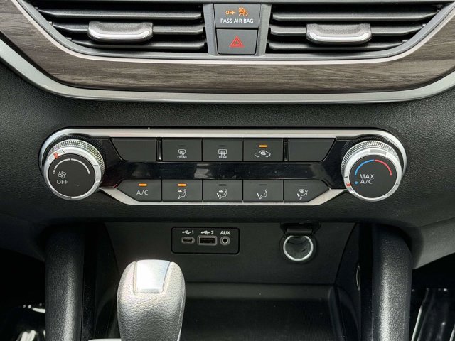 Used 2024 Nissan Altima 2.5 SV FWD image 21