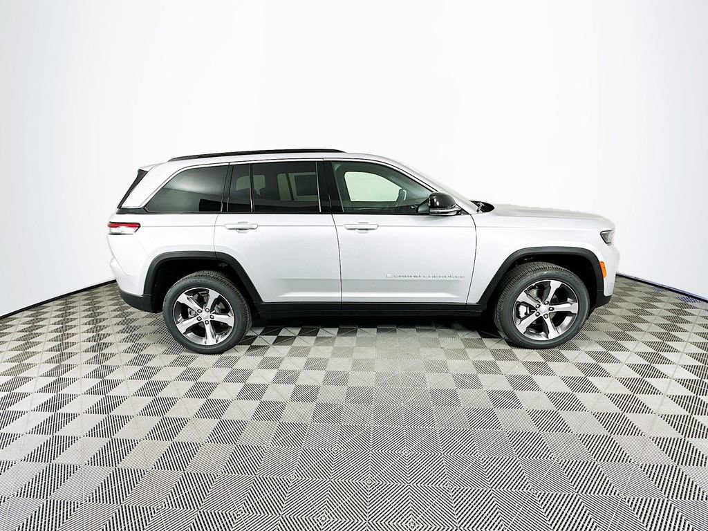New 2025 Jeep Grand Cherokee Limited image 11