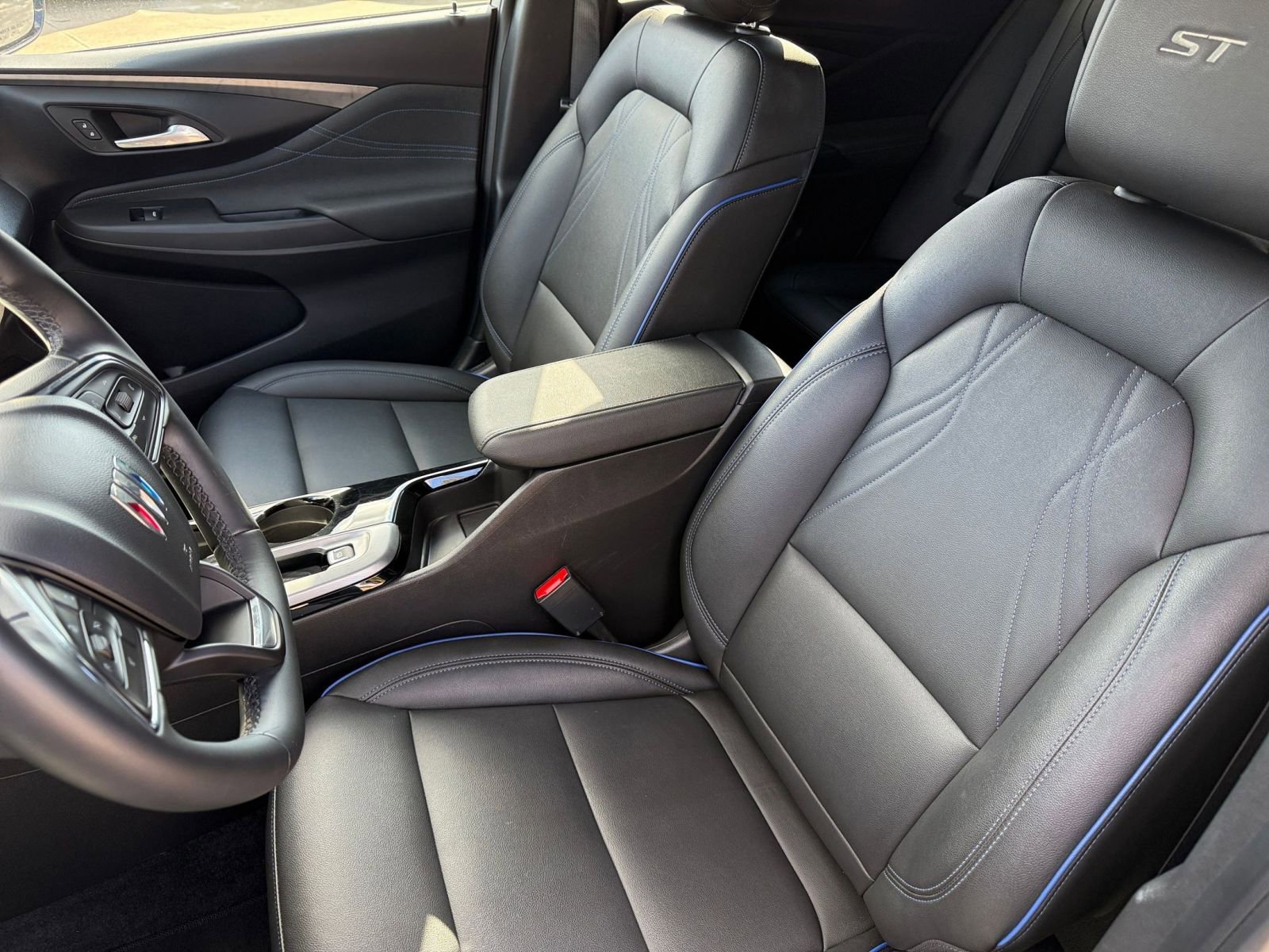 Used 2025 Buick Envista Sport Touring image 36