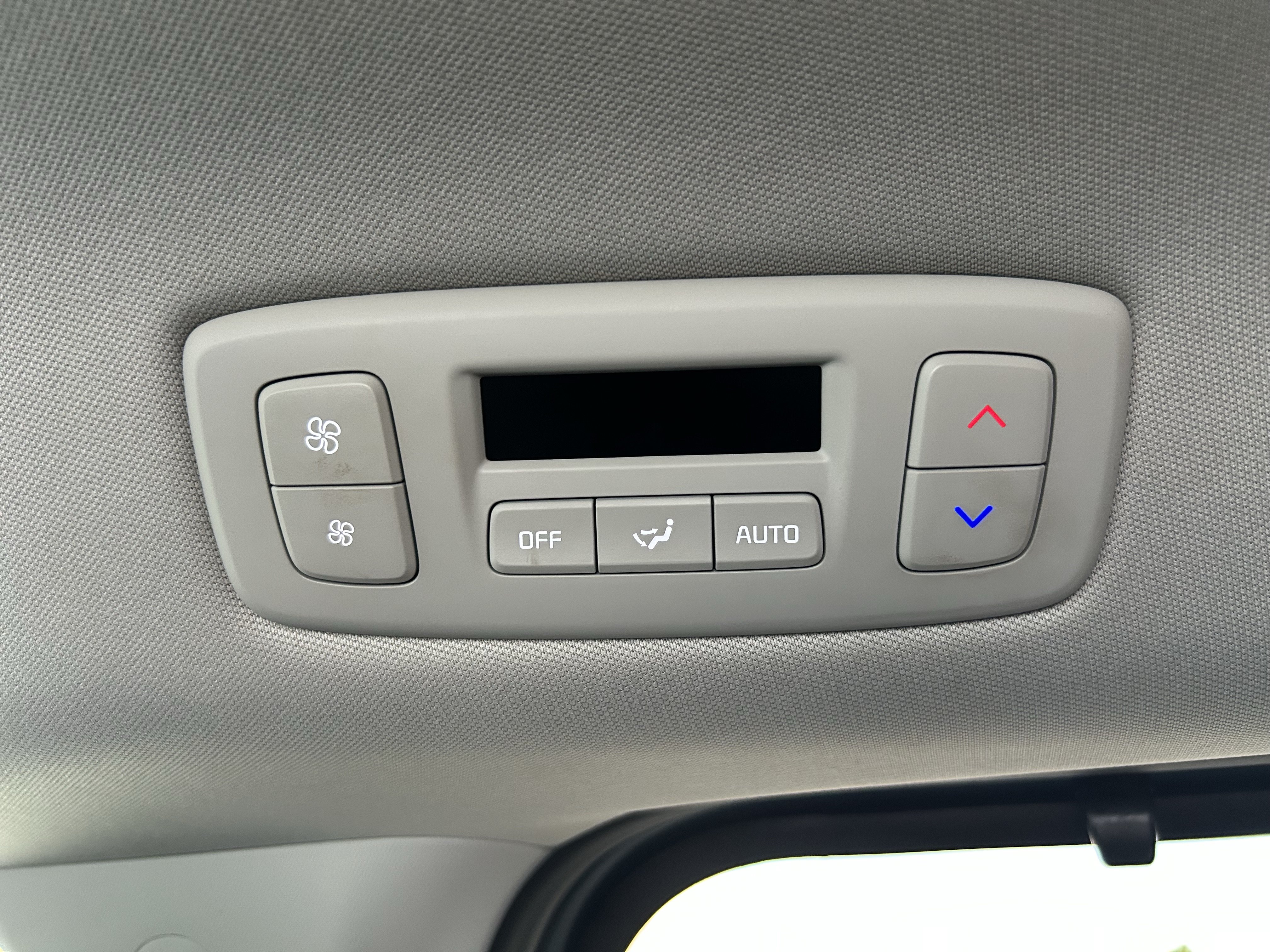 Used 2025 Kia Carnival SX w/ SX Dark Edition Package FWD image 20