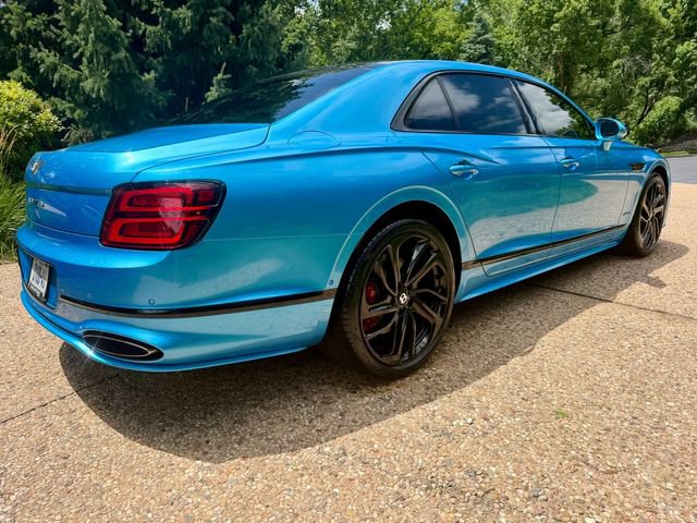 Used 2025 Bentley Flying Spur Plug-In Hybrid AWD/4WD image 3
