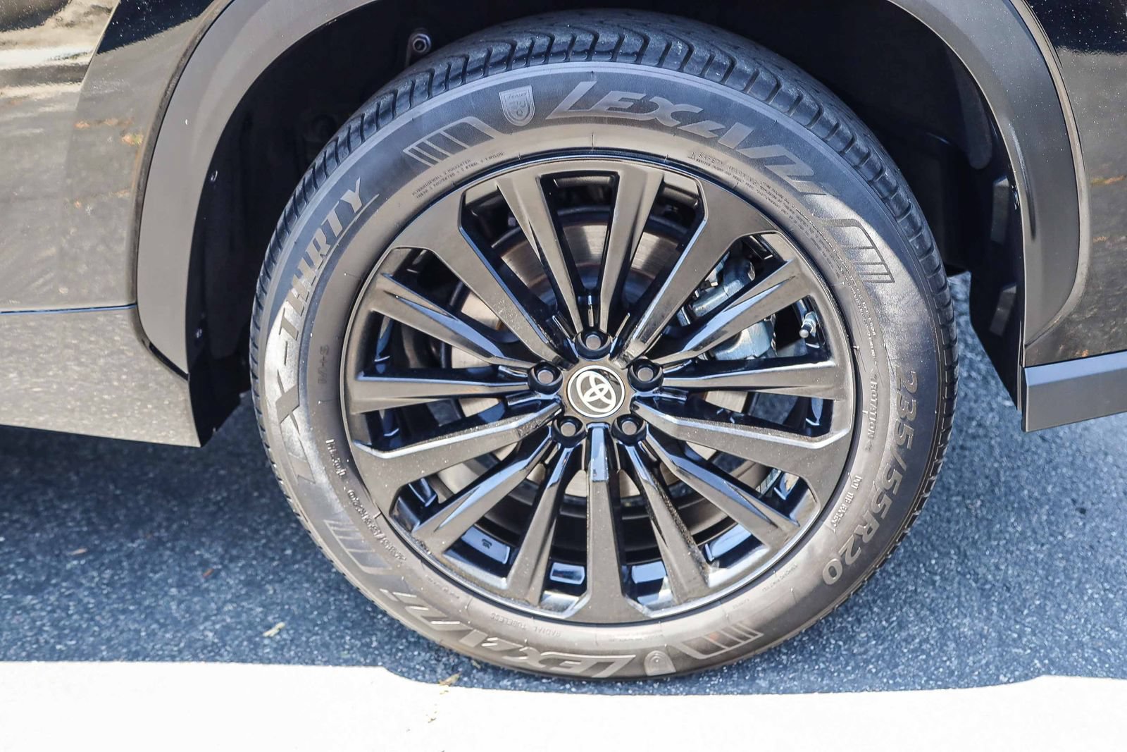 Used 2025 Toyota Highlander XSE AWD/4WD image 8