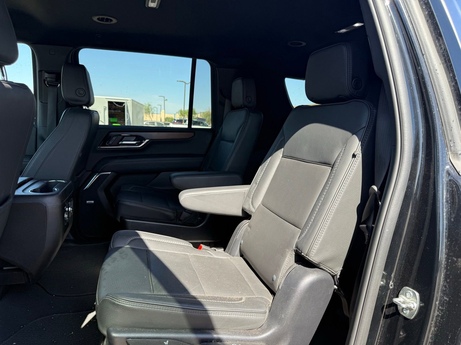 Used 2025 GMC Yukon XL Denali AWD/4WD image 10