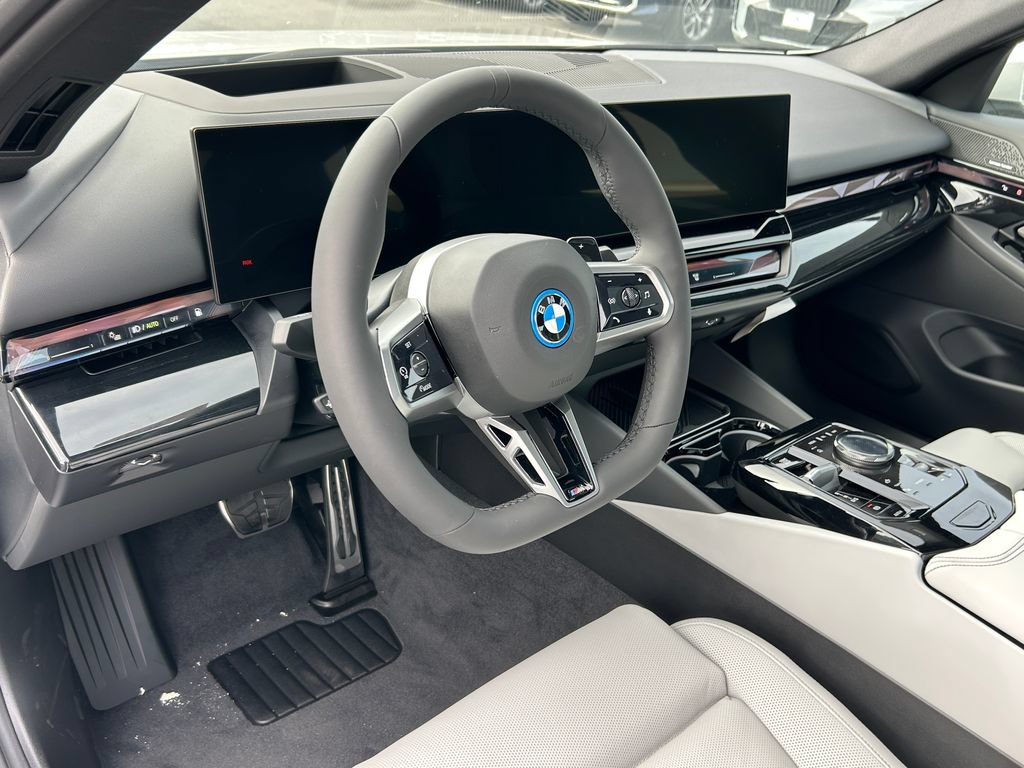 New 2027 BMW 550e xDrive w/ Premium Package AWD/4WD image 13