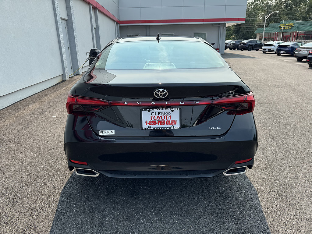Used 2019 Toyota Avalon XLE w/ Moonroof Package FWD image 6