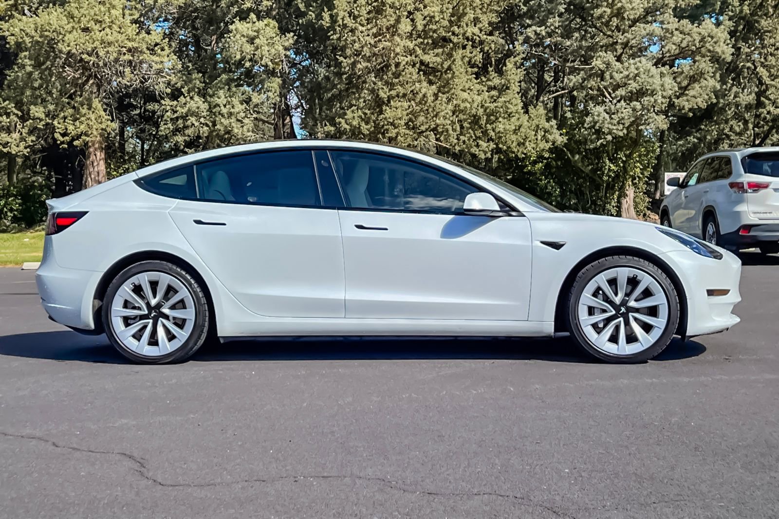 Used 2023 Tesla Model 3 Standard Range RWD image 3