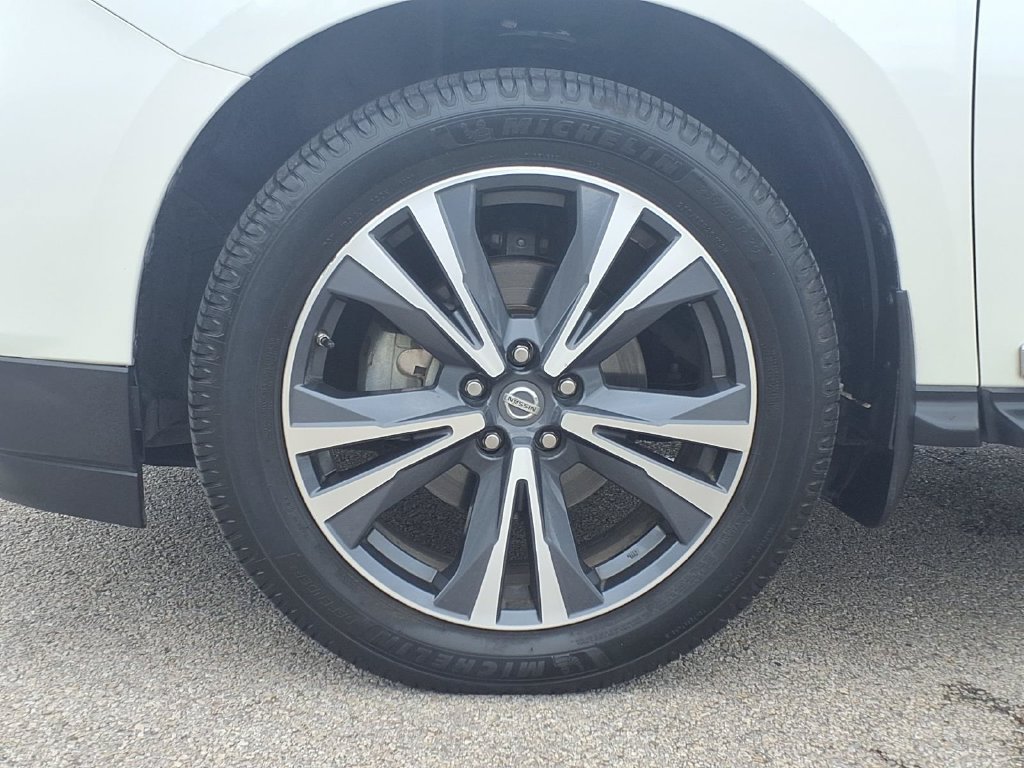 Used 2018 Nissan Pathfinder Platinum w/ Cargo Package FWD image 9