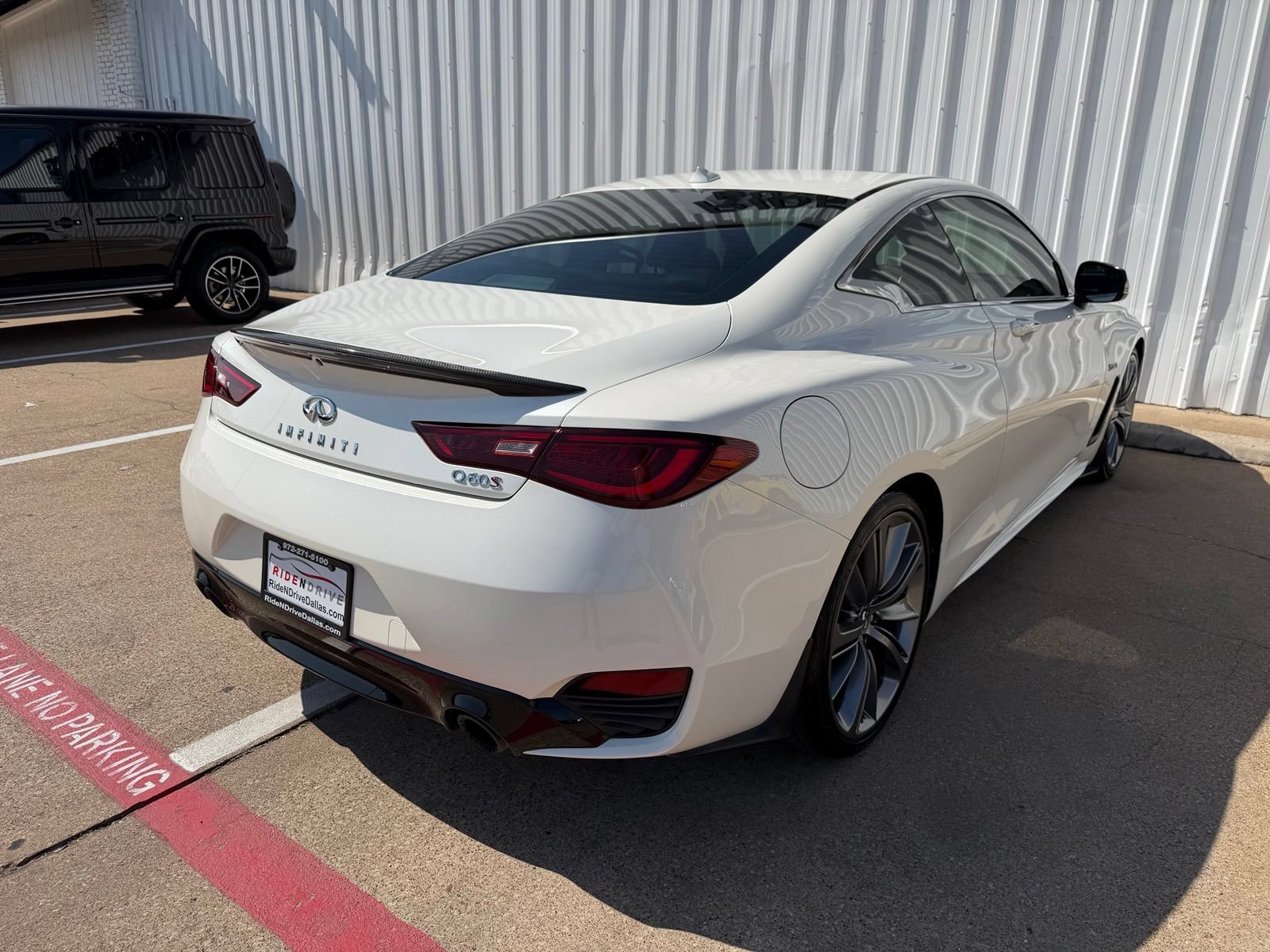 Used 2019 INFINITI Q60 Red Sport 400 w/ Carbon Fiber Package RWD image 7