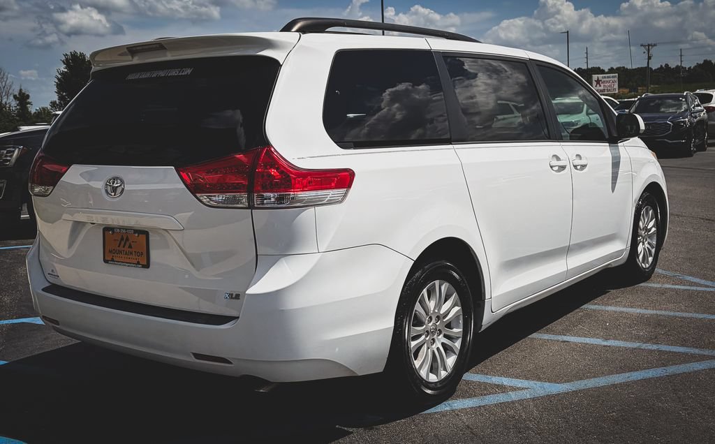 Used 2013 Toyota Sienna XLE FWD image 9