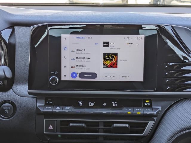 Used 2025 Toyota Camry SE image 18