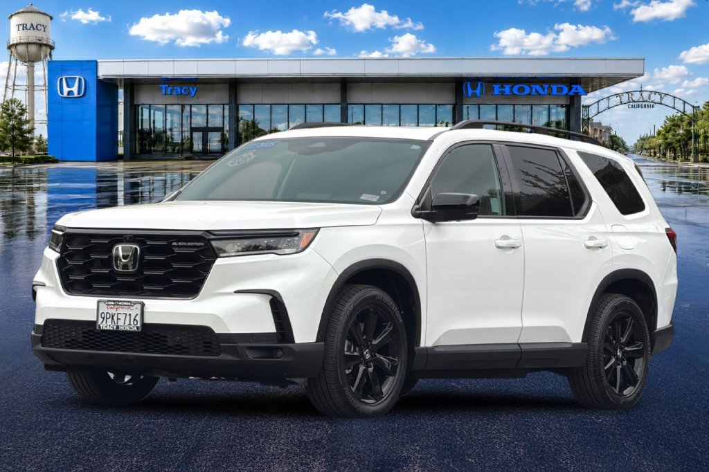 Certified 2025 Honda Pilot Black Edition image 14