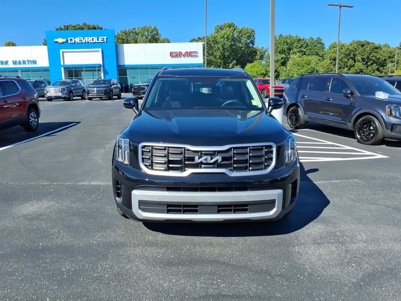 Used 2025 Kia Telluride S FWD image 2