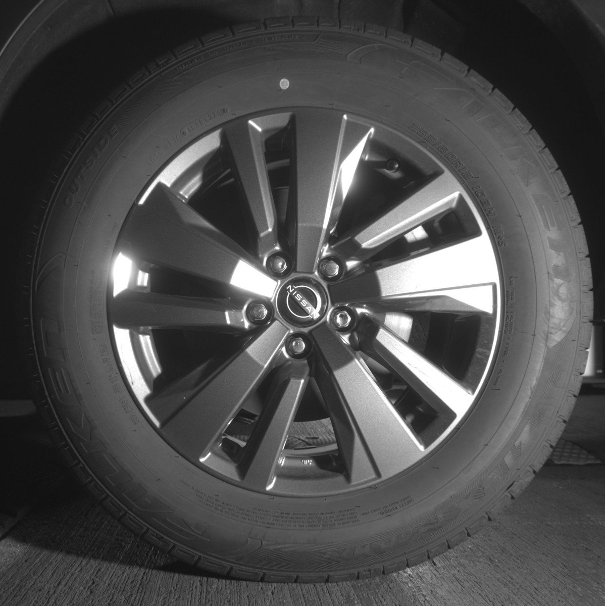 Used 2025 Nissan Pathfinder SV image 14