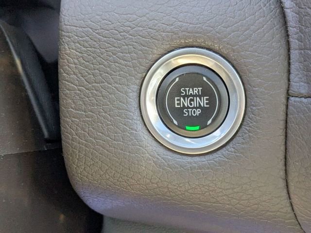 Used 2022 GMC Yukon XL Denali w/ Denali Premium Package image 26