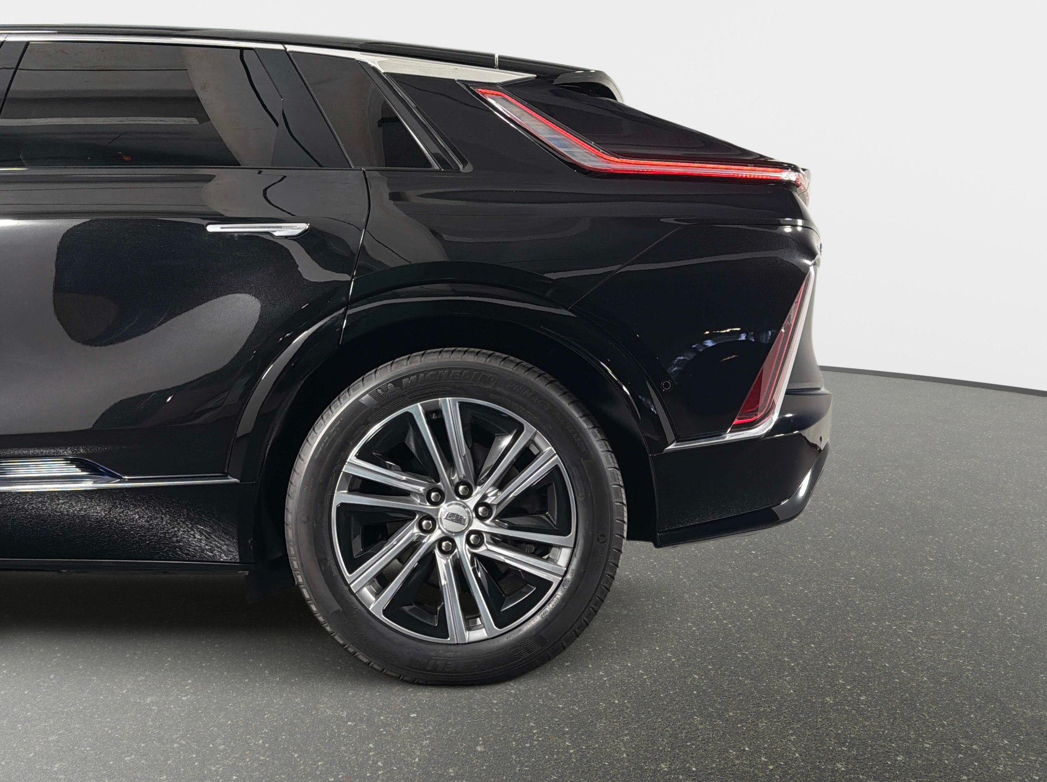 Used 2024 Cadillac Lyriq Luxury RWD image 12