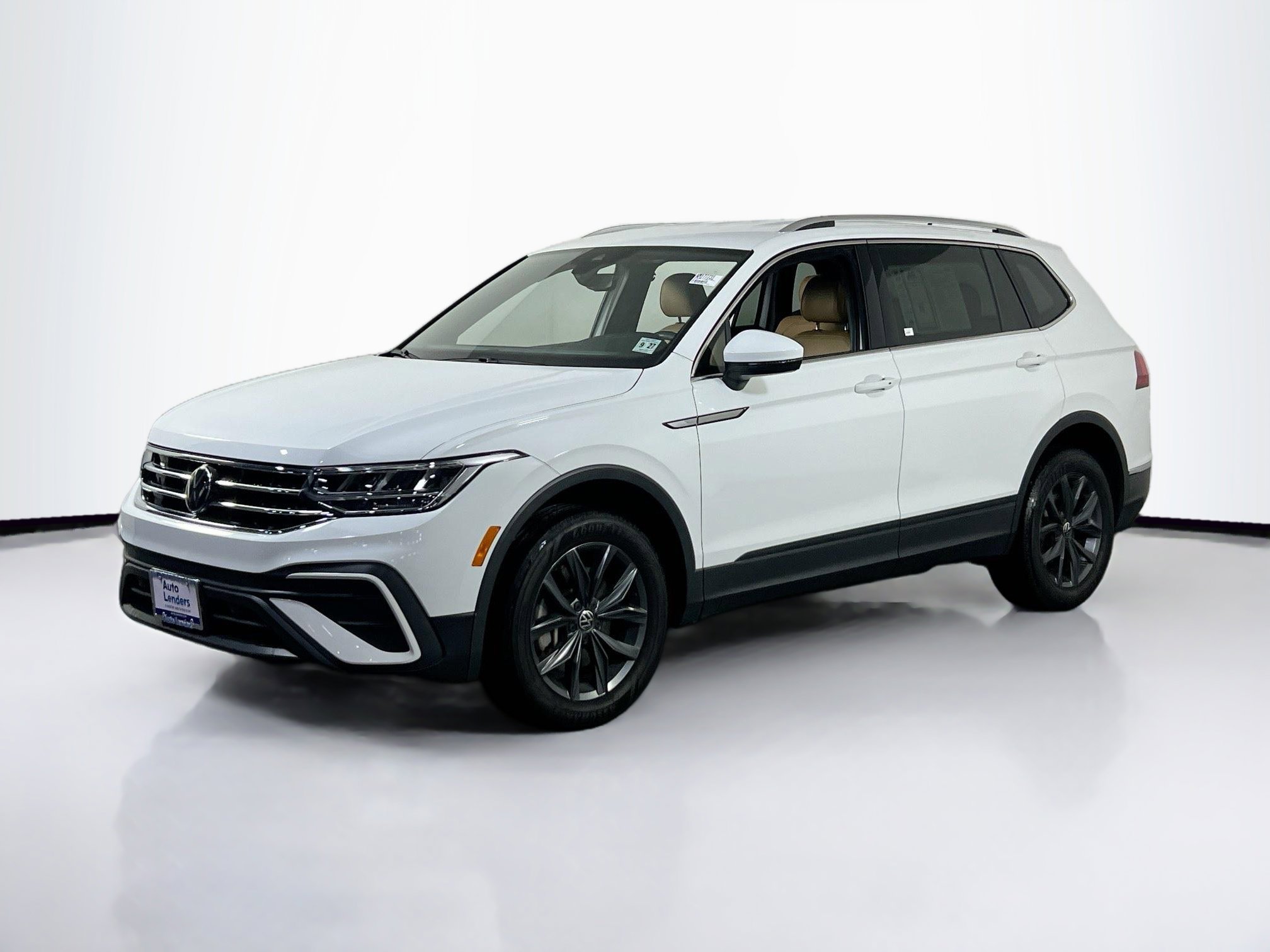 Used 2022 Volkswagen Tiguan SE AWD/4WD image 1