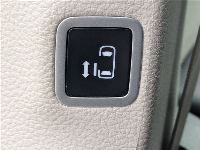 Used 2024 Chrysler Pacifica Select image 25