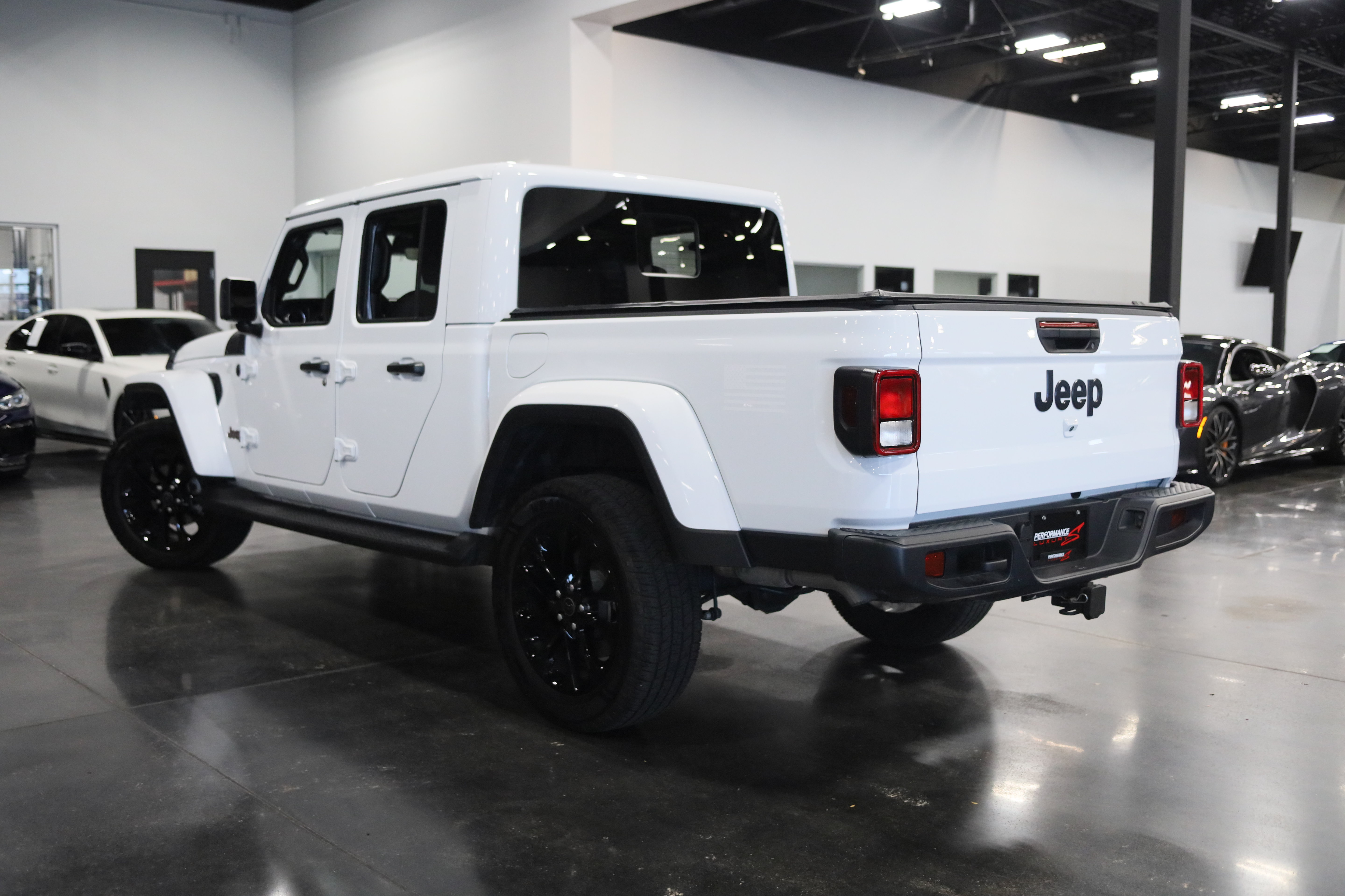 Used 2025 Jeep Gladiator Sport AWD/4WD image 4