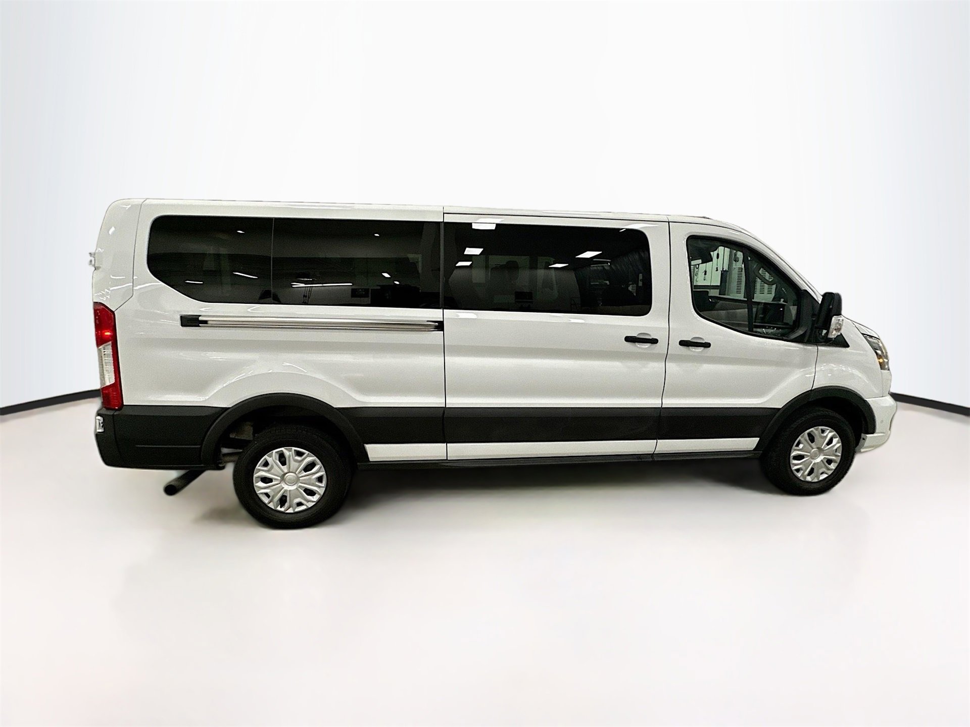 Used 2023 Ford Transit 350 XLT image 9