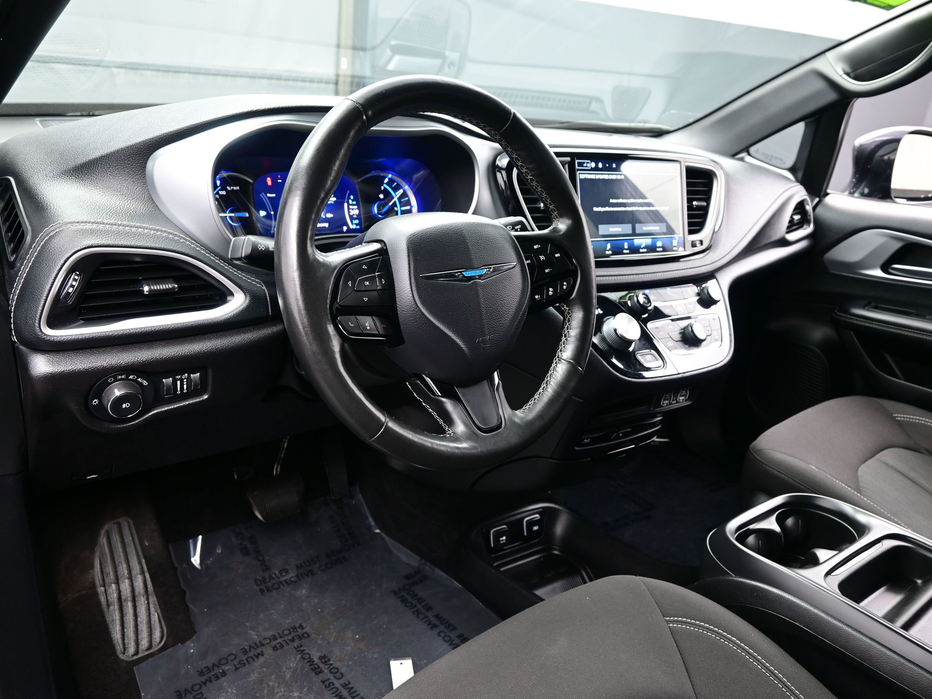 Used 2021 Chrysler Pacifica Touring w/ Uconnect Theater Family Group image 13