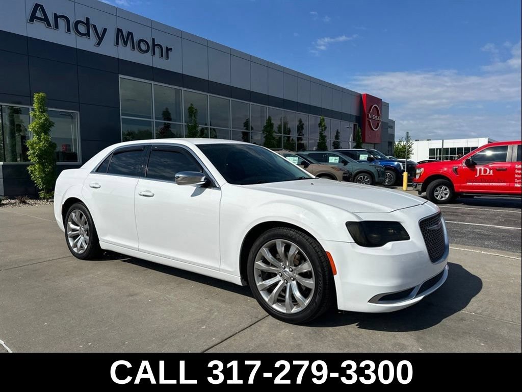 Used 2018 Chrysler 300 Touring w/ Chrome Appearance Package RWD image 1