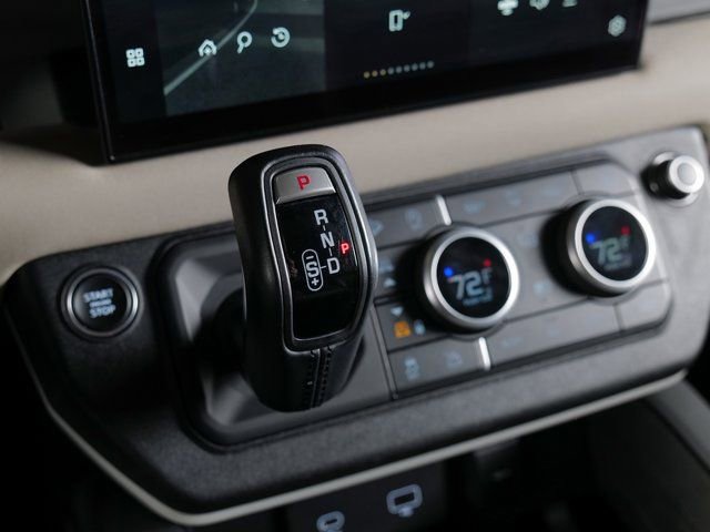Used 2023 Land Rover Defender 110 SE image 18