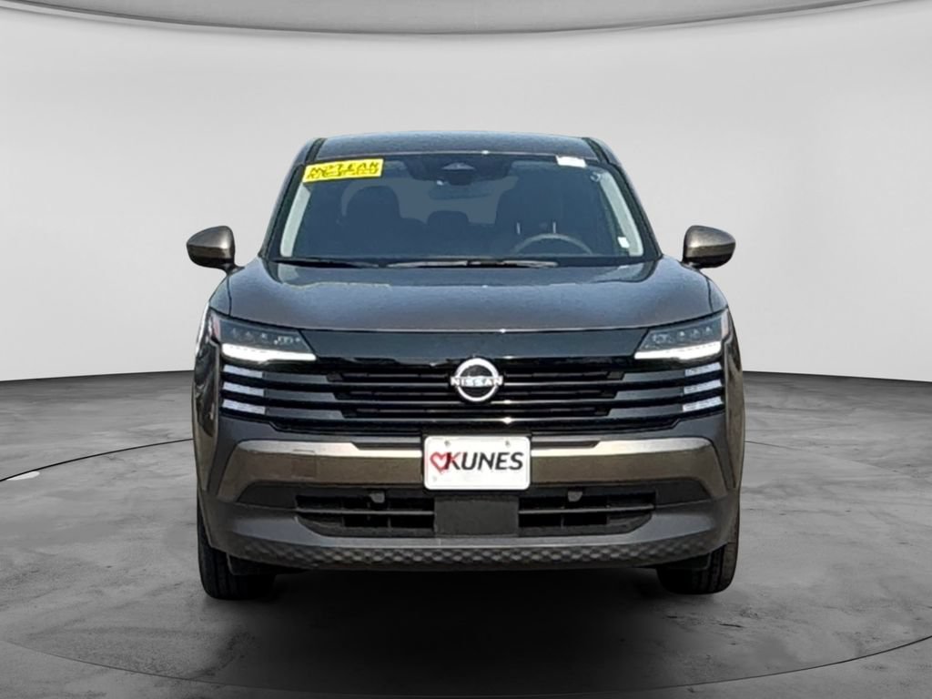 Used 2025 Nissan Kicks SV AWD/4WD image 2