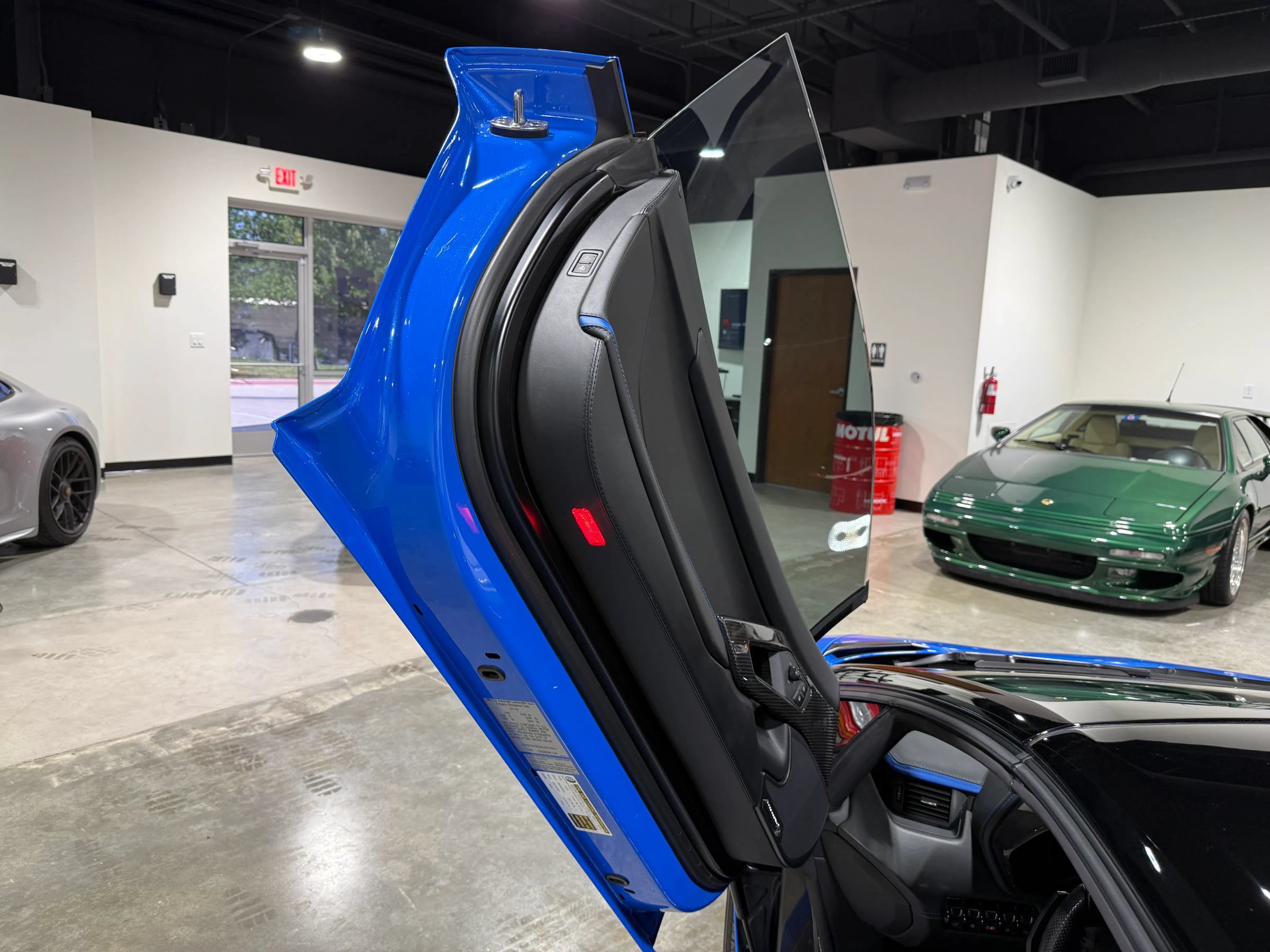 Used 2018 Lamborghini Aventador S AWD/4WD image 90