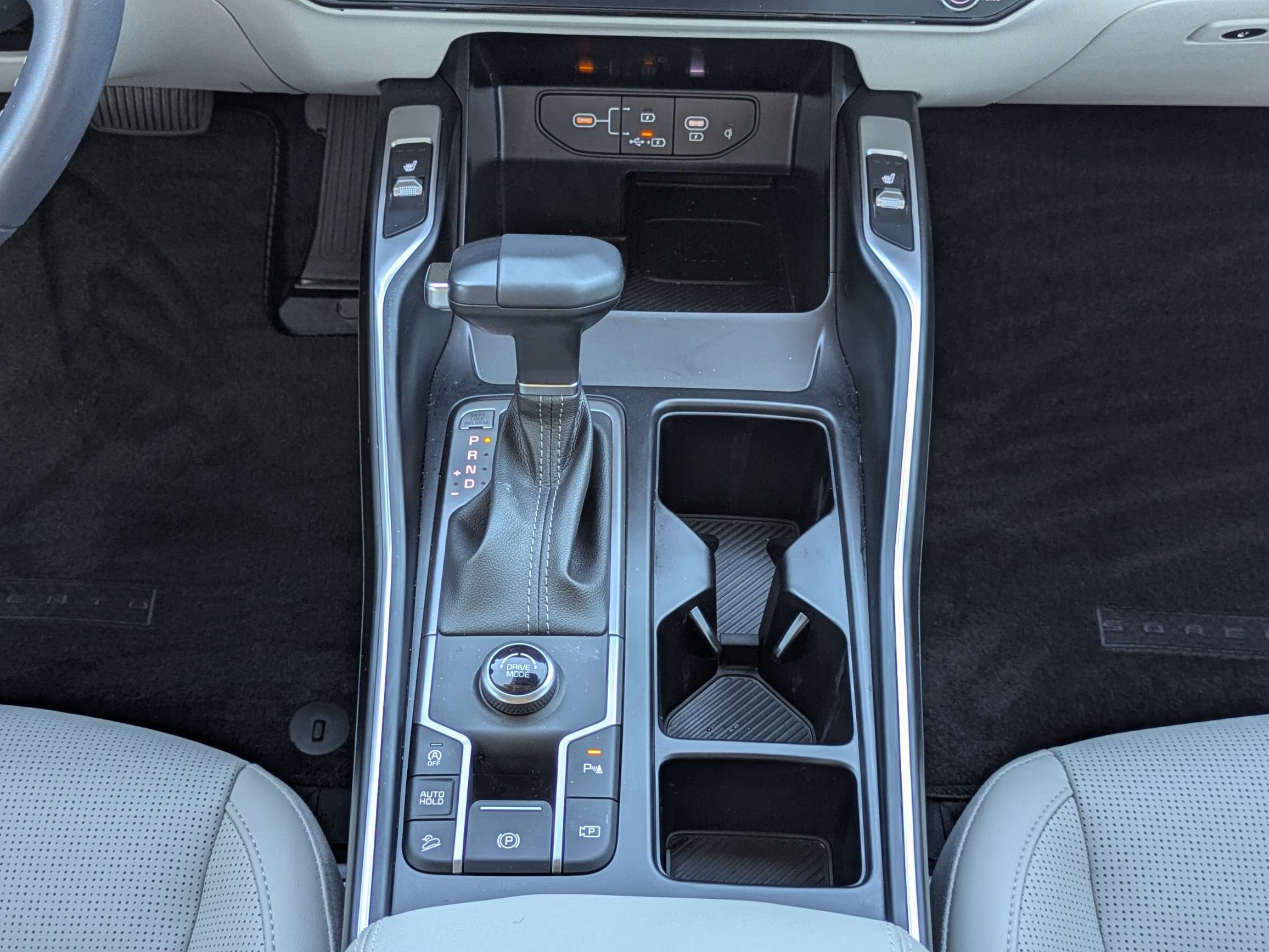 Certified 2025 Kia Sorento S FWD image 19