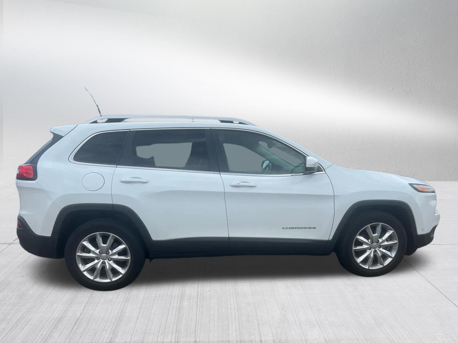 Used 2016 Jeep Cherokee Limited w/ Luxury Group AWD/4WD image 8