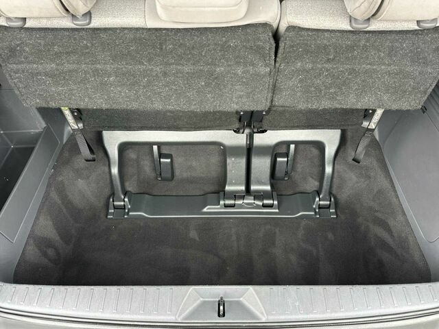 Used 2024 Toyota Sienna LE AWD/4WD image 18