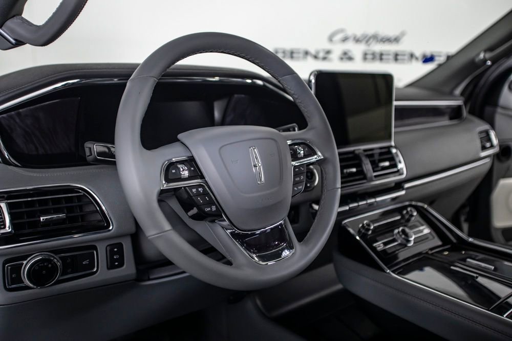 Used 2021 Lincoln Navigator Reserve AWD/4WD image 28