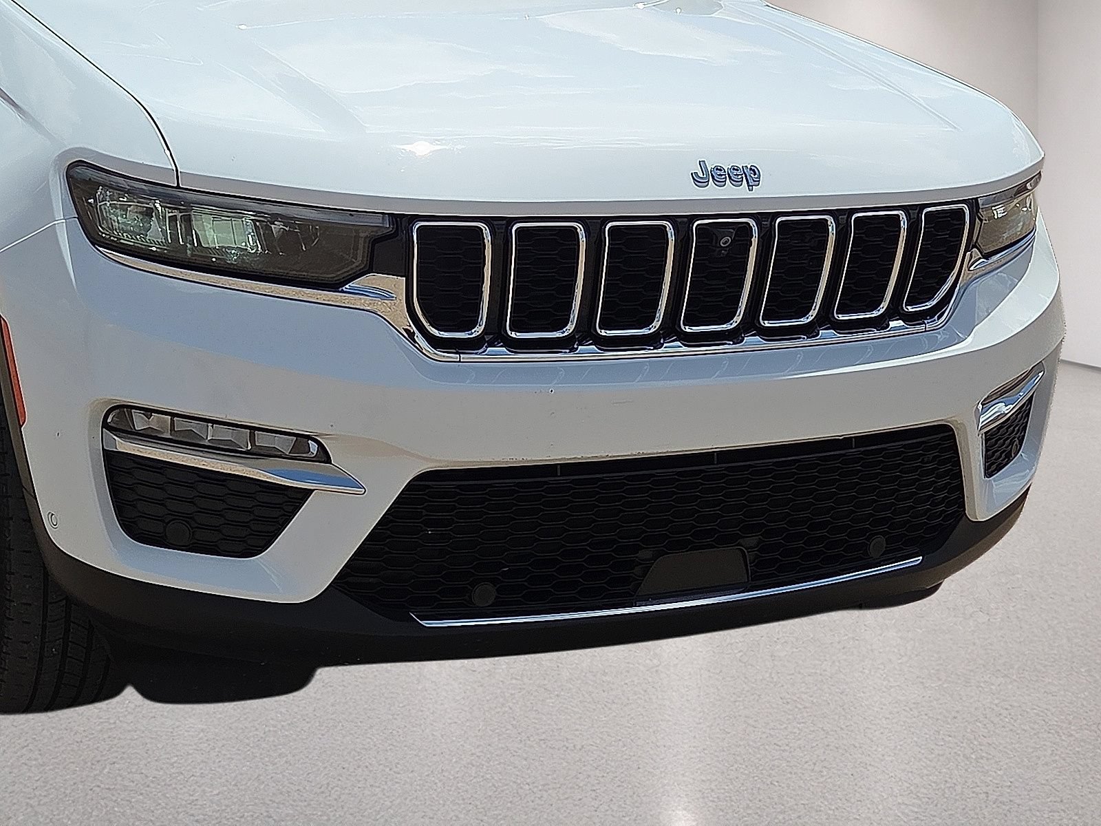 Used 2022 Jeep Grand Cherokee Limited 4xe w/ Luxury Tech Group II AWD/4WD image 9