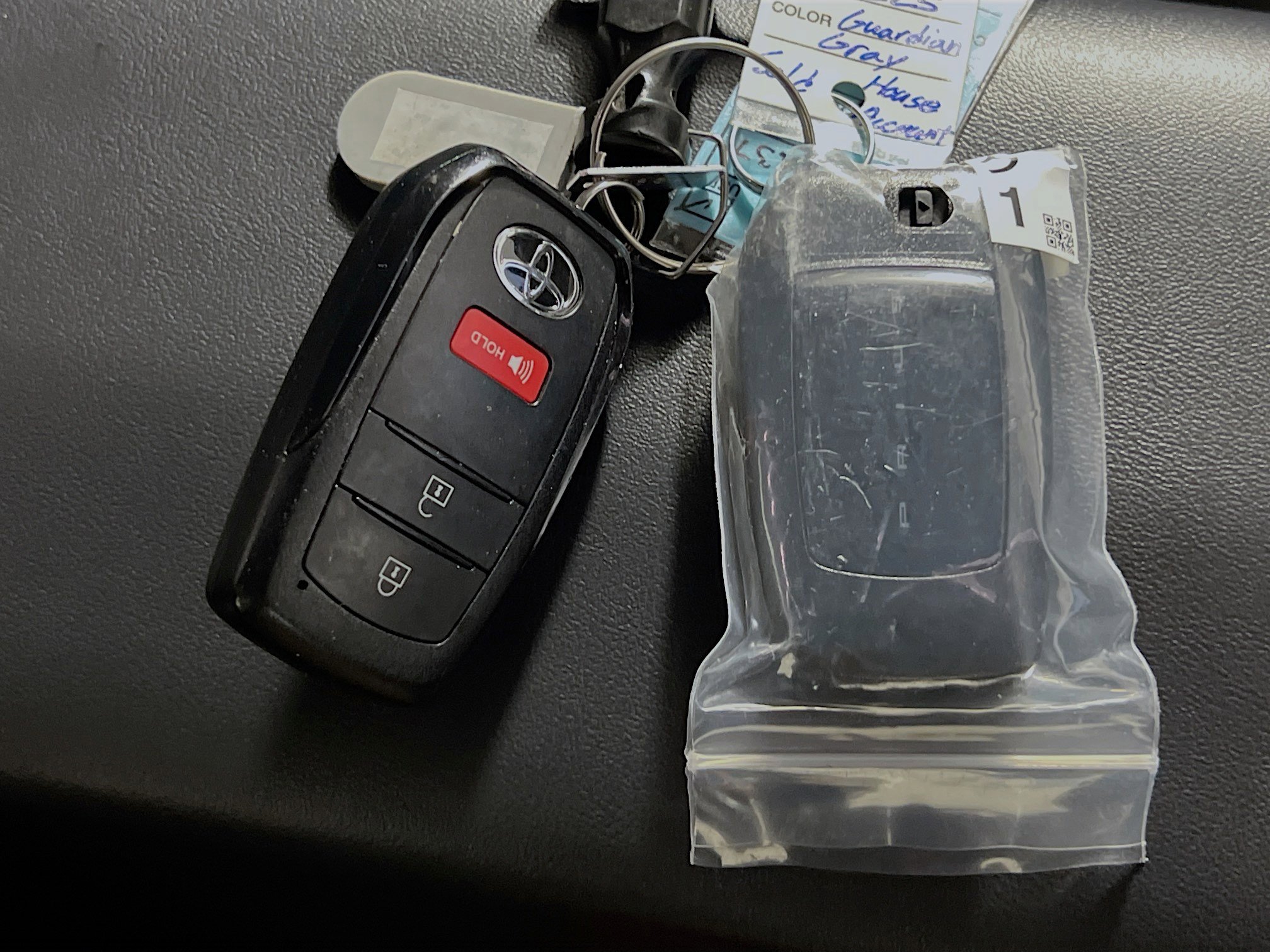 Used 2025 Toyota Prius XLE FWD image 36