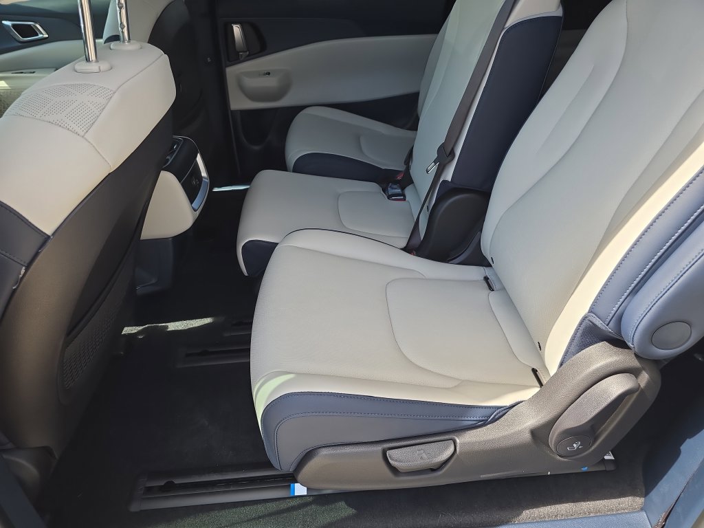 New 2026 Kia Carnival EX FWD image 17