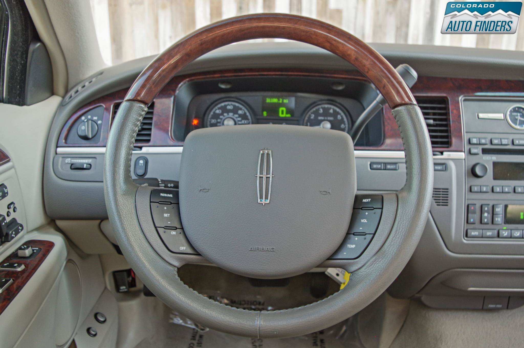 Used 2006 Lincoln Town Car Signature Limited RWD image 14