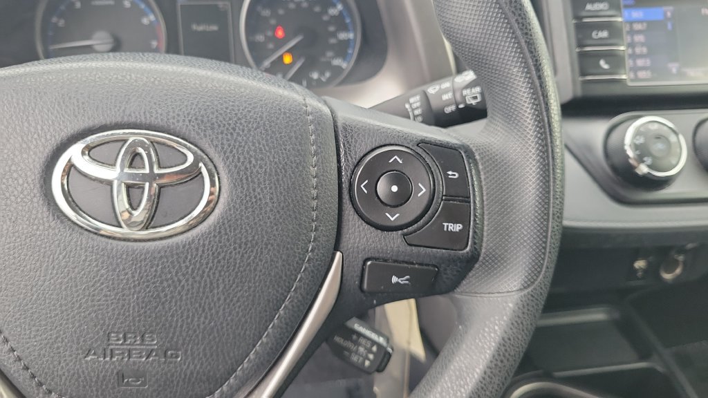 Used 2018 Toyota RAV4 LE FWD image 19