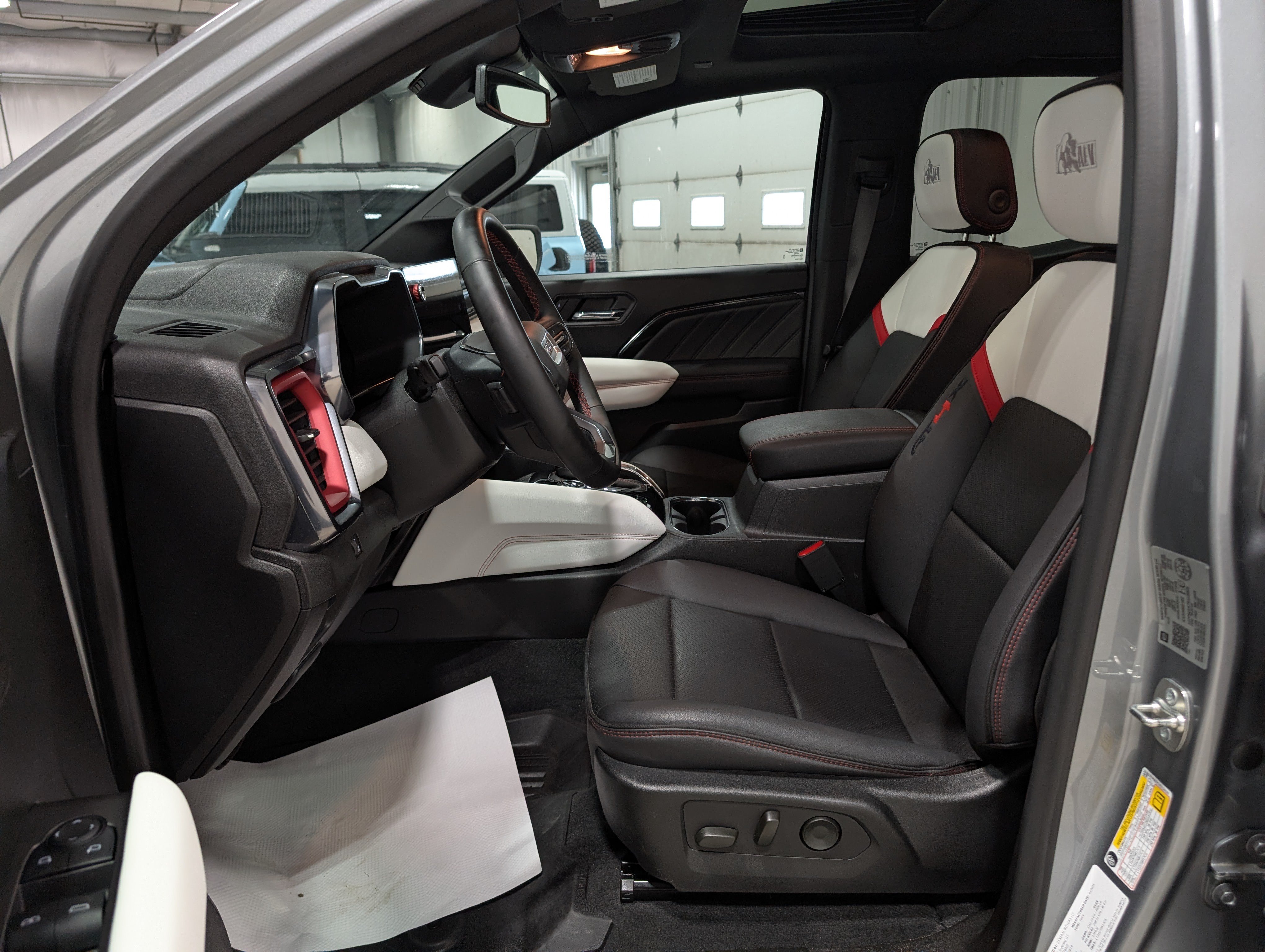 Used 2024 GMC Canyon AT4X w/ AT4X AEV Edition AWD/4WD image 14