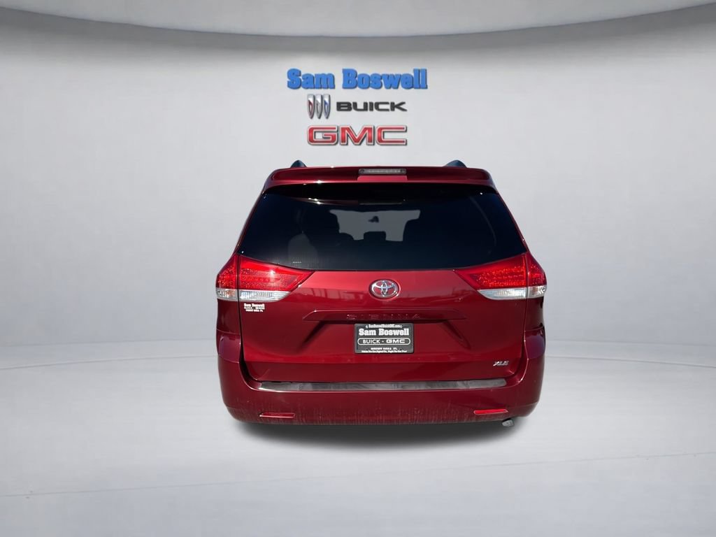 Used 2014 Toyota Sienna XLE FWD image 8