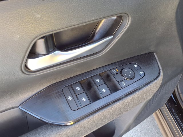 Certified 2025 Nissan Kicks SV AWD/4WD image 17