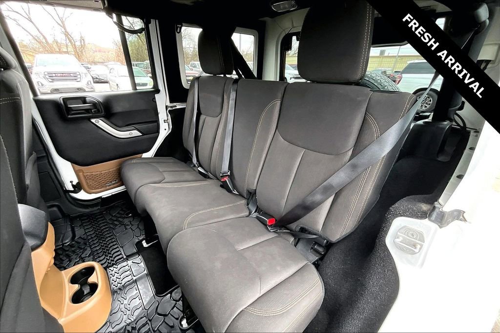 Used 2016 Jeep Wrangler Unlimited Sahara image 20
