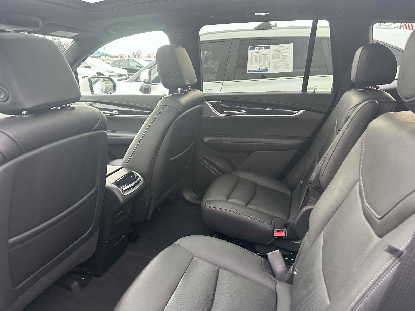 Used 2022 Cadillac XT6 Premium Luxury w/ Technology Package image 9