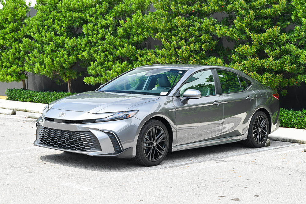 Used 2025 Toyota Camry SE w/ Multimedia Upgrade Package FWD image 1