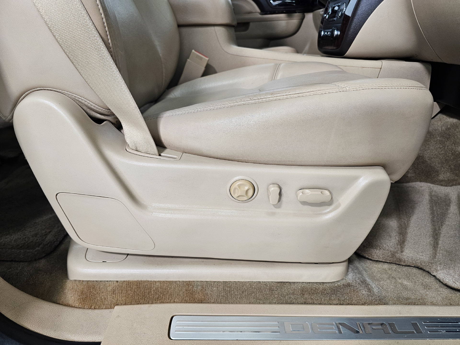 Used 2014 GMC Yukon Denali AWD/4WD image 42