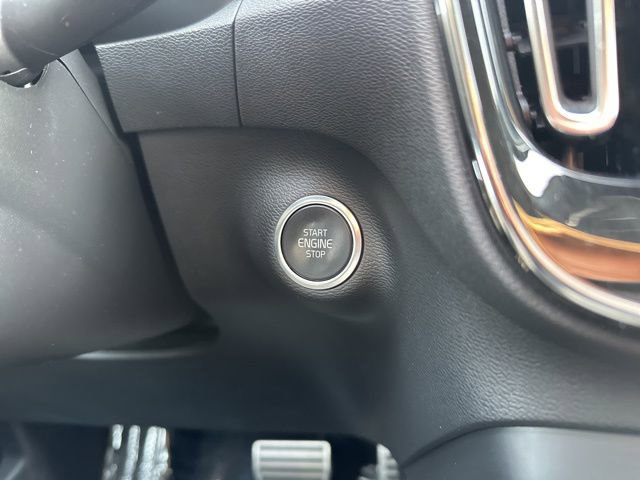 Used 2021 Volvo XC40 T5 R-Design w/ Climate Package image 27