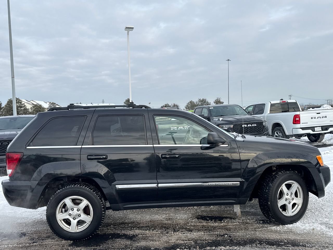 Used 2005 Jeep Grand Cherokee Limited image 2