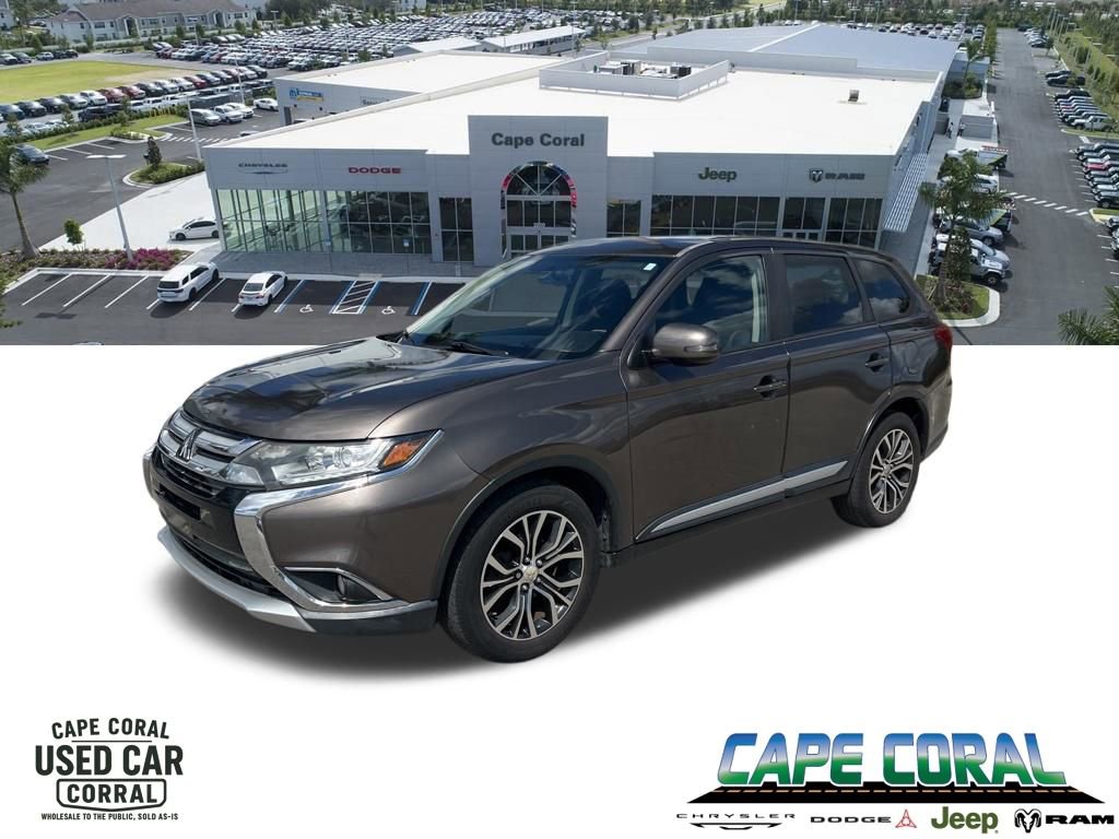 Used 2017 Mitsubishi Outlander SE image 1