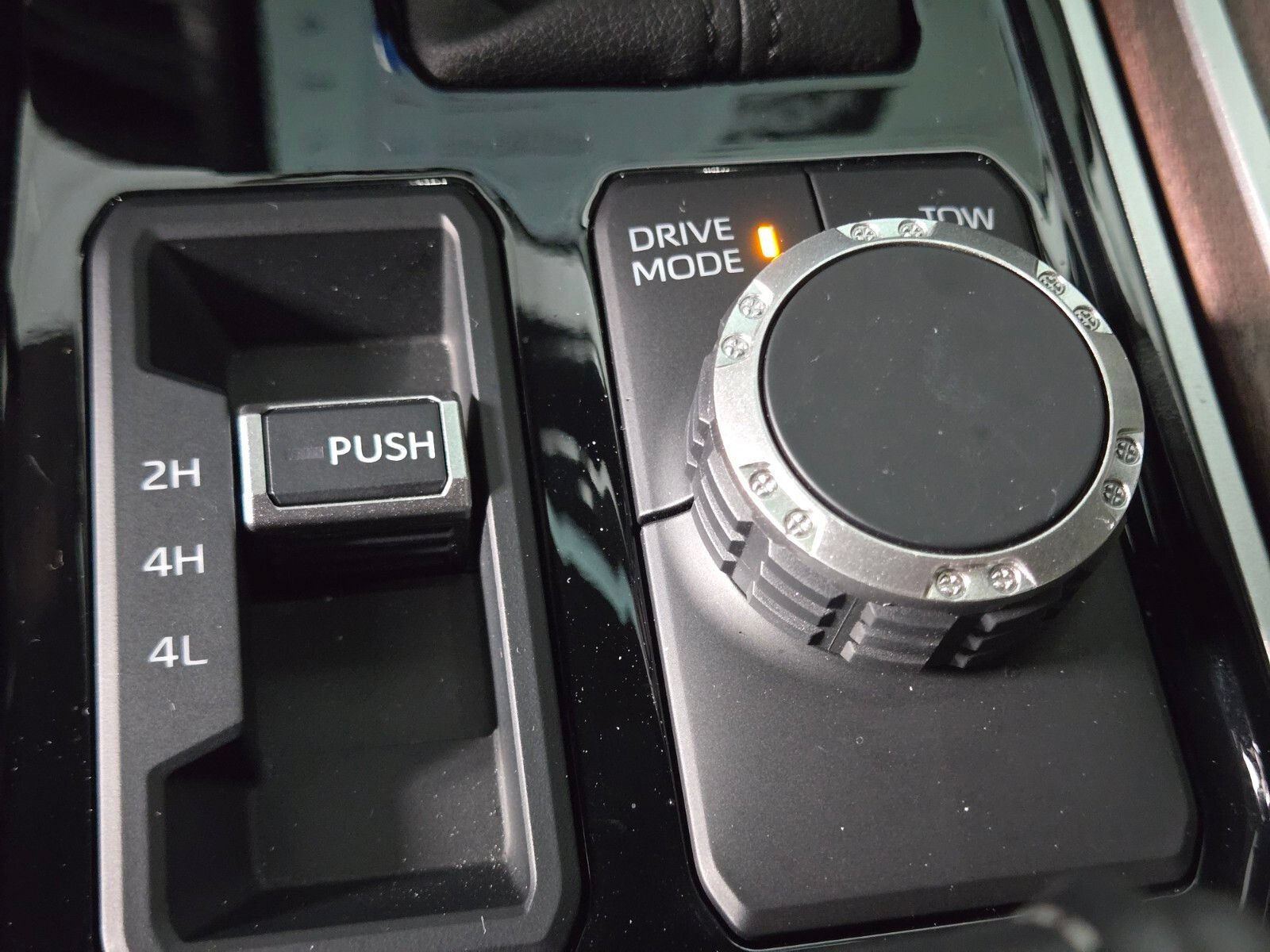 Used 2025 Toyota Sequoia Capstone AWD/4WD image 33