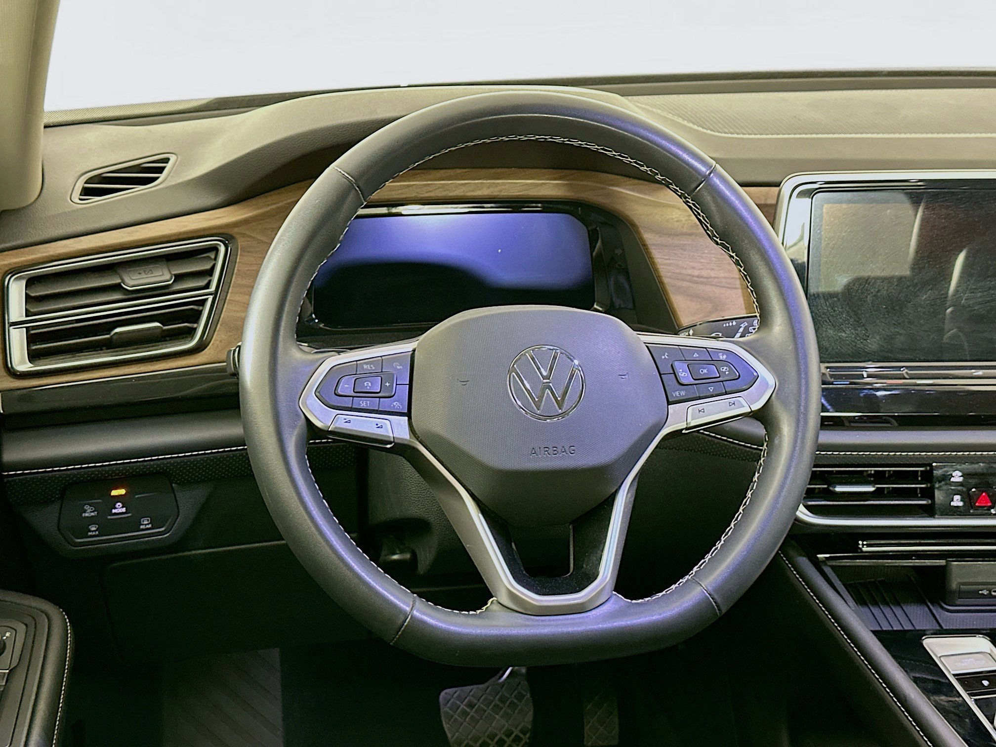 Used 2025 Volkswagen Atlas SE image 18